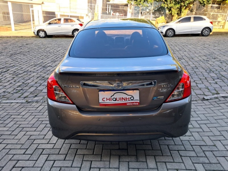 NISSAN - VERSA - 2018/2018 - Cinza - R$ 63.900,00