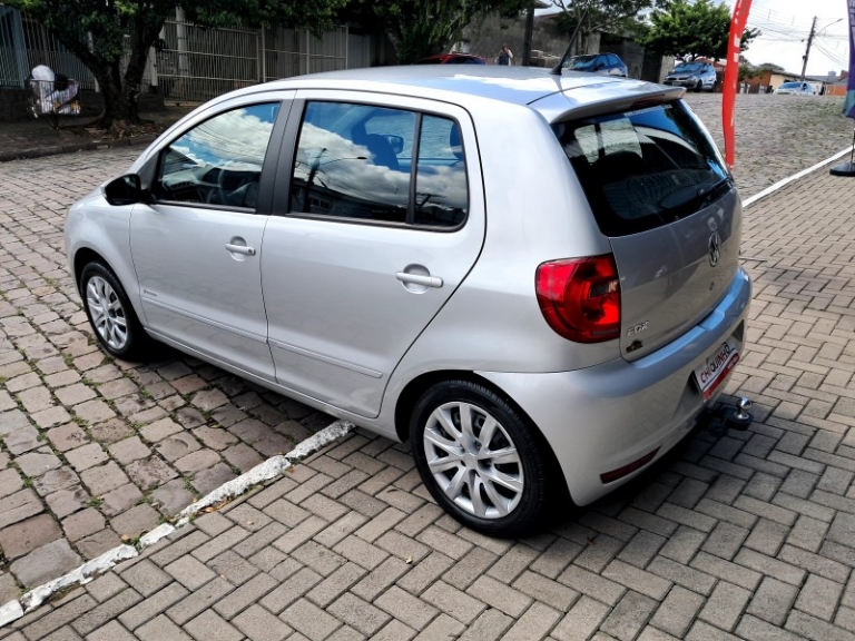 VOLKSWAGEN - FOX - 2013/2013 - Prata - R$ 39.900,00