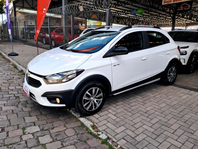 CHEVROLET - ONIX - 2016/2017 - Branca - R$ 65.900,00