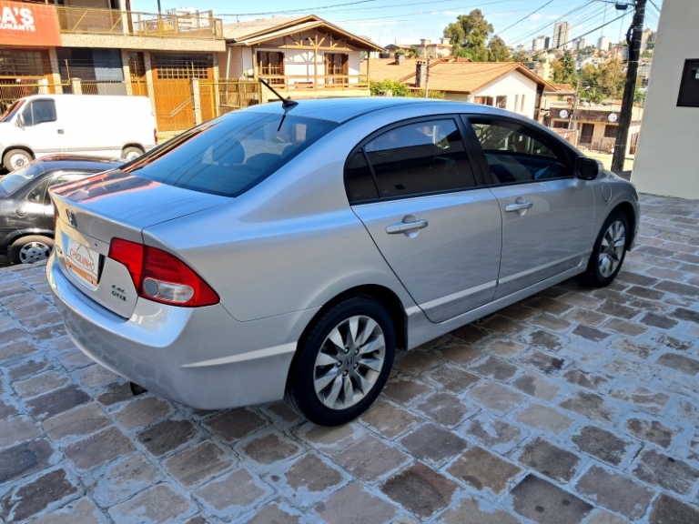 HONDA - CIVIC - 2010/2011 - Prata - R$ 56.900,00