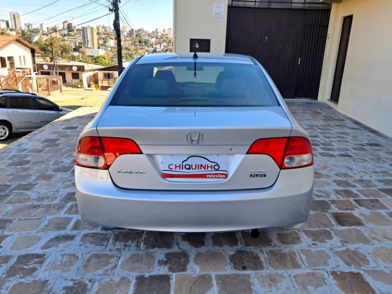 HONDA - CIVIC - 2010/2011 - Prata - R$ 56.900,00