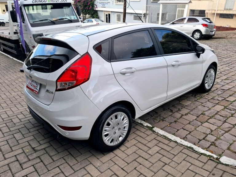 FORD - FIESTA - 2017/2018 - Branca - R$ 59.900,00