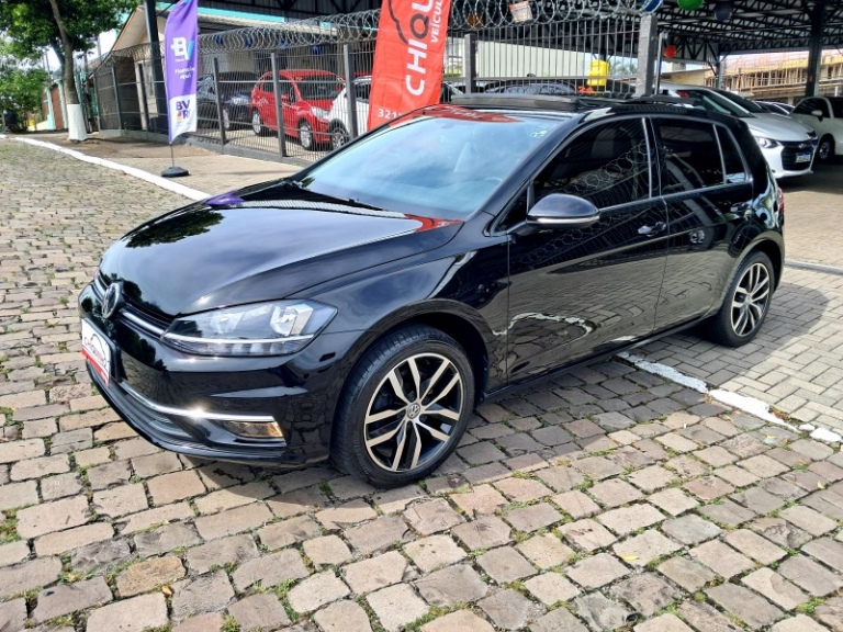 VOLKSWAGEN - GOLF - 2017/2018 - Preta - R$ 96.900,00