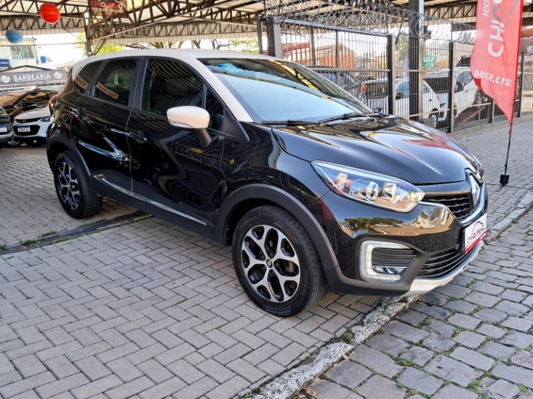 RENAULT - CAPTUR - 2017/2018 - Preta - R$ 79.900,00