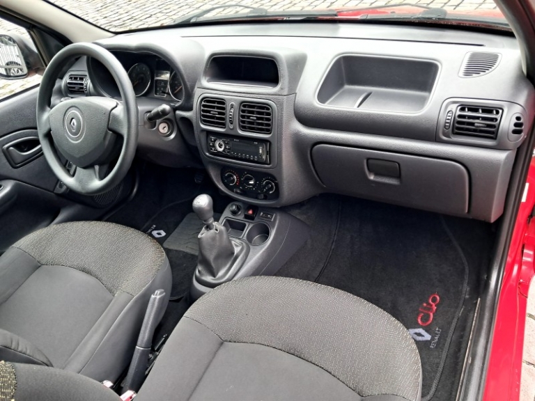 RENAULT - CLIO - 2013/2014 - Vermelha - R$ 32.900,00