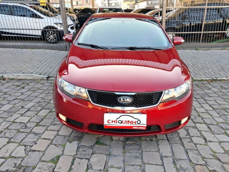 KIA MOTORS - CERATO - 2009/2010 - Vermelha - R$ 41.900,00