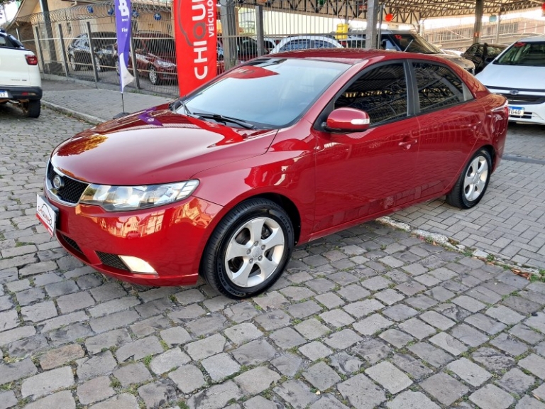 KIA MOTORS - CERATO - 2009/2010 - Vermelha - R$ 41.900,00