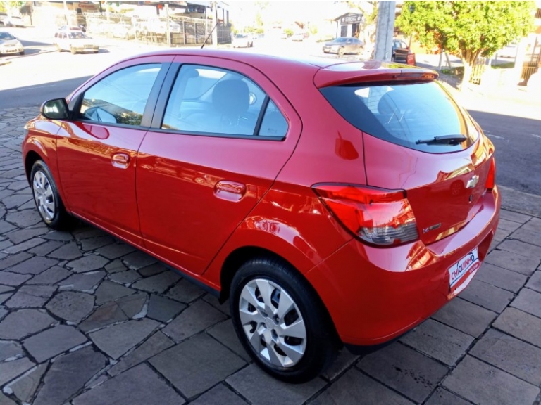 CHEVROLET - ONIX - 2013/2014 - Vermelha - R$ 47.900,00