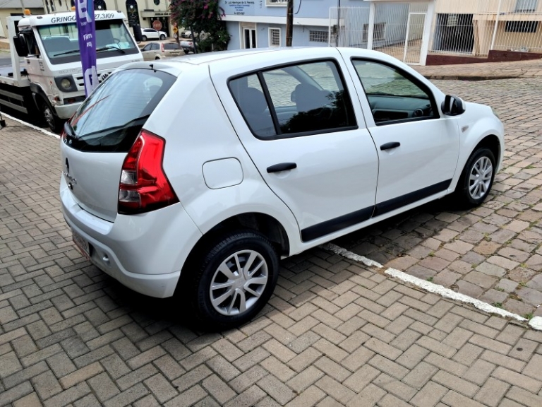 RENAULT - SANDERO - 2012/2013 - Branca - R$ 32.900,00