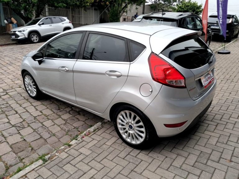 FORD - FIESTA - 2015/2015 - Prata - R$ 49.900,00