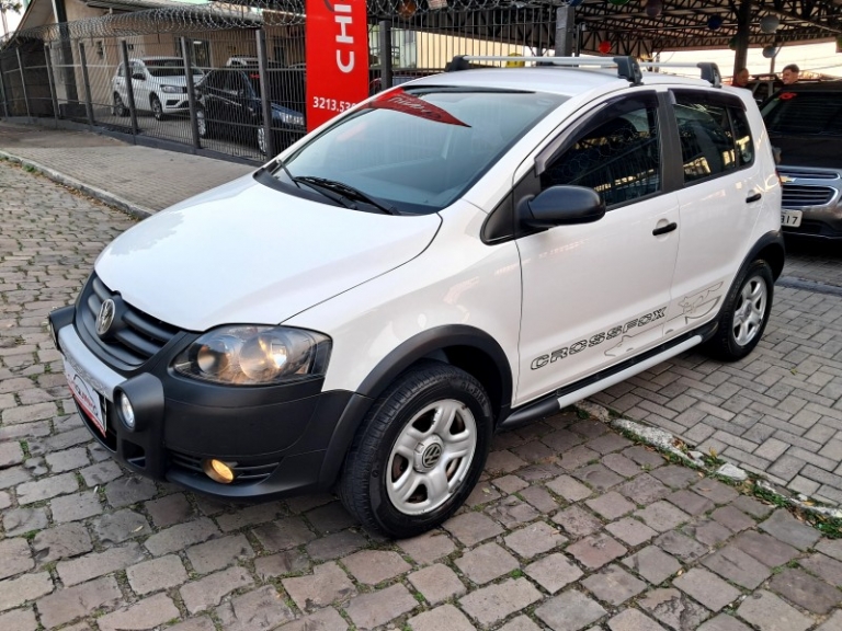 VOLKSWAGEN - CROSSFOX - 2008/2009 - Branca - R$ 34.900,00