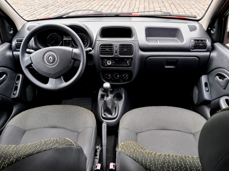 RENAULT - CLIO - 2013/2014 - Vermelha - R$ 32.900,00