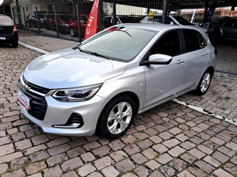 CHEVROLET - ONIX - 2021/2022 - Prata - R$ 89.900,00