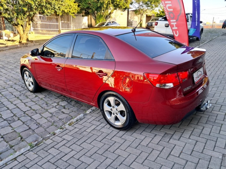 KIA MOTORS - CERATO - 2009/2010 - Vermelha - R$ 41.900,00